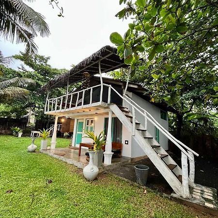 Beach House Kalukatiya - Family Villa, Seaview Room, Garden Room Dikwella Exteriör bild