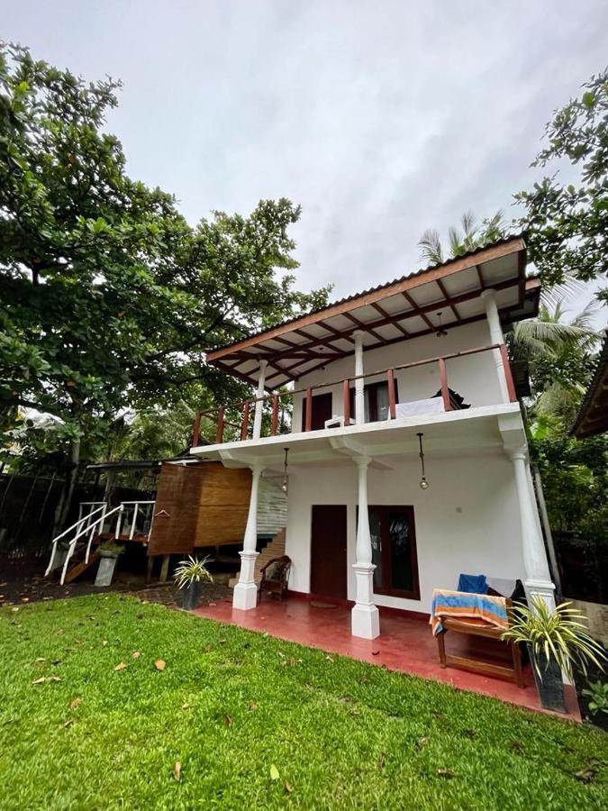 Beach House Kalukatiya - Family Villa, Seaview Room, Garden Room Dikwella Exteriör bild