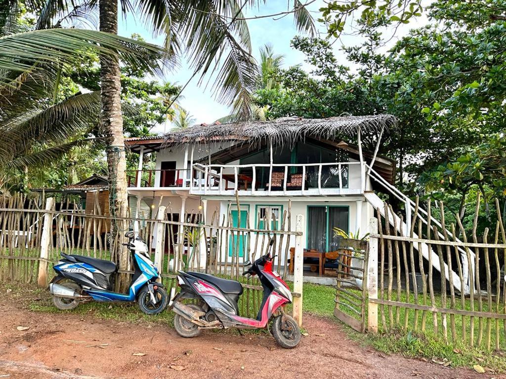 Beach House Kalukatiya - Family Villa, Seaview Room, Garden Room Dikwella Exteriör bild