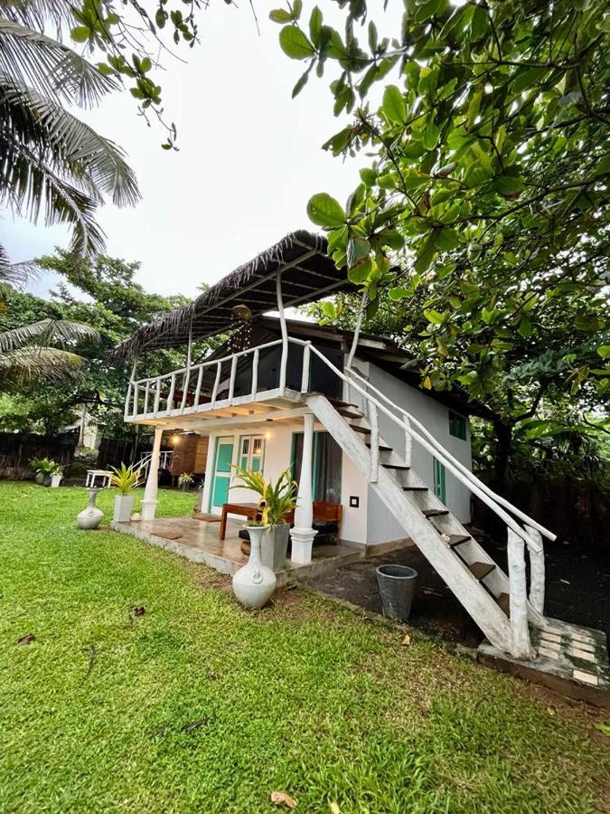Beach House Kalukatiya - Family Villa, Seaview Room, Garden Room Dikwella Exteriör bild