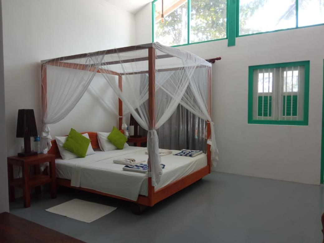 Beach House Kalukatiya - Family Villa, Seaview Room, Garden Room Dikwella Exteriör bild