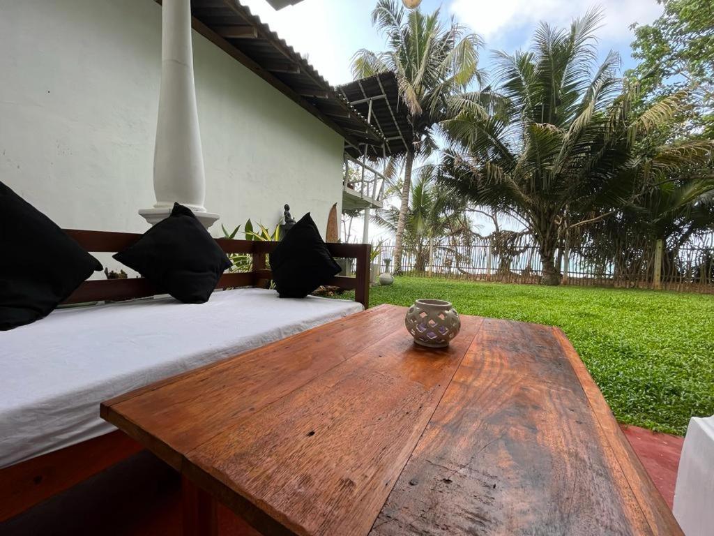 Beach House Kalukatiya - Family Villa, Seaview Room, Garden Room Dikwella Exteriör bild