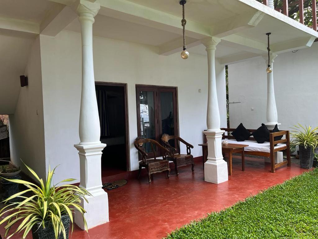 Beach House Kalukatiya - Family Villa, Seaview Room, Garden Room Dikwella Exteriör bild
