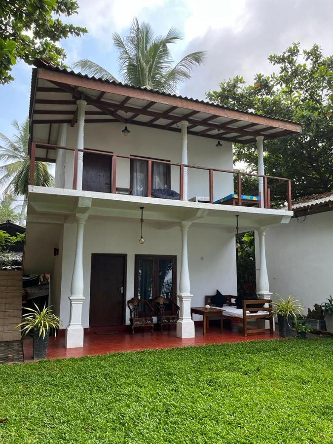 Beach House Kalukatiya - Family Villa, Seaview Room, Garden Room Dikwella Exteriör bild